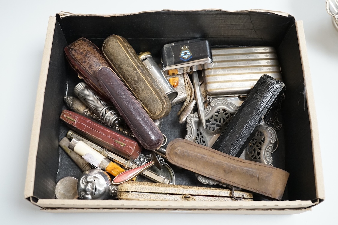 A small group of assorted small silver including a George V bonbon basket, by Docker & Burn, Birmingham, 1925, diameter 12.5cm, a George V compact by Mappin & Webb, an Edwardian card case, vesta case, two sovereign cases